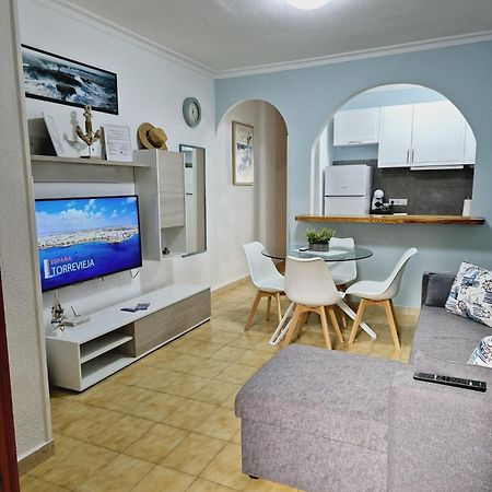 La Casa De Veronica - Serene Apartment With Shared Pool, Steps From The Beach Torrevieja Exterior foto